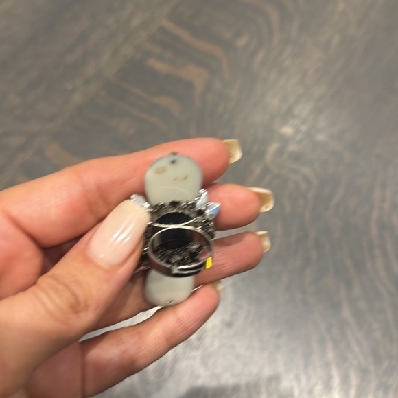 Brand New Luxury Unique Ring - Picture 5 of 6